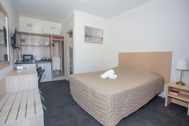 Standard Room, 1 Queen Bed