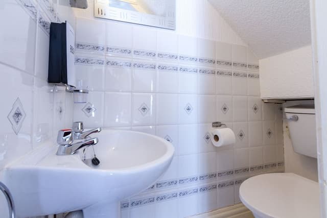 Standard Twin Room, Ensuite (Age 35 and older)