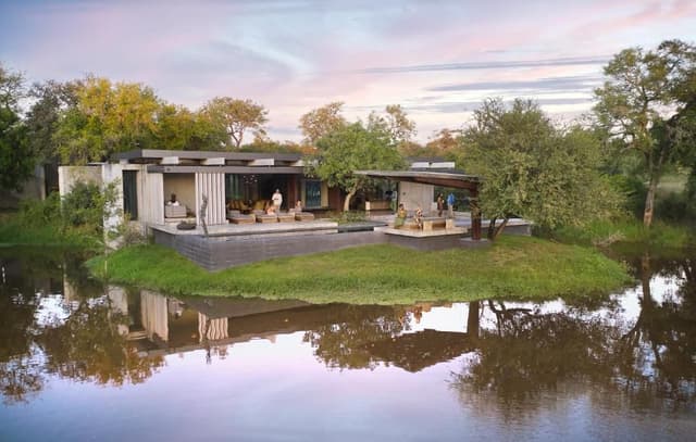 Mapogo Villa with 2 Game Drives