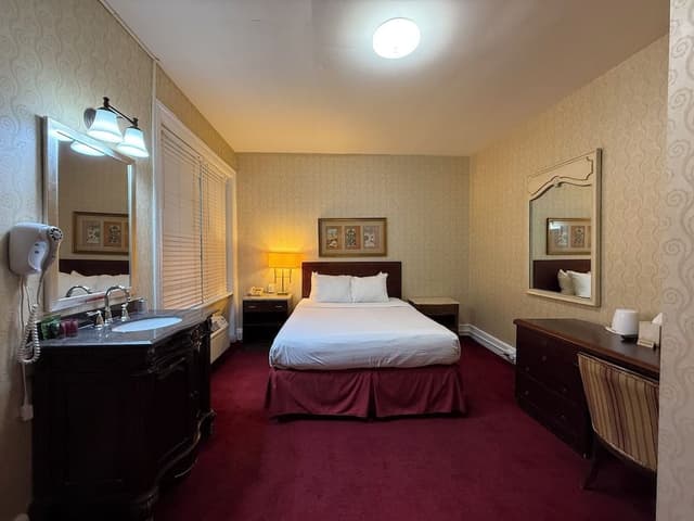 Standard Room, 1 Queen Bed