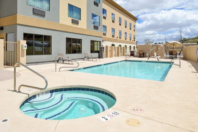 Standard Room, 1 King Bed, Accessible (Communications, Accessible Tub)