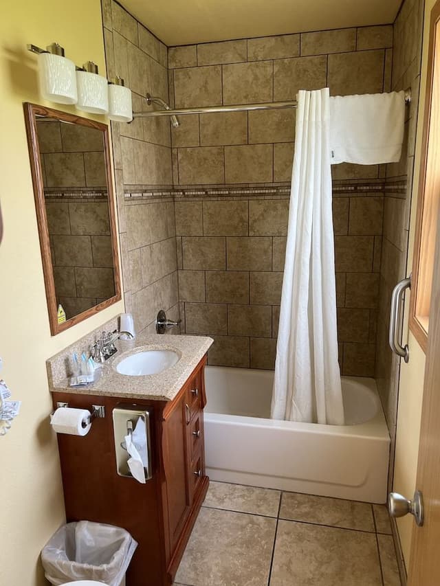 Standard Single Room, 1 Queen Bed