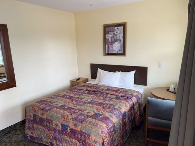 Standard Single Room, 1 Queen Bed
