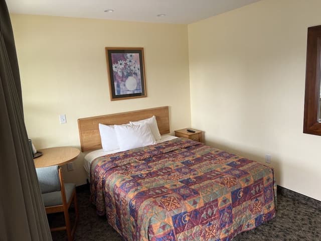 Standard Single Room, 1 Queen Bed