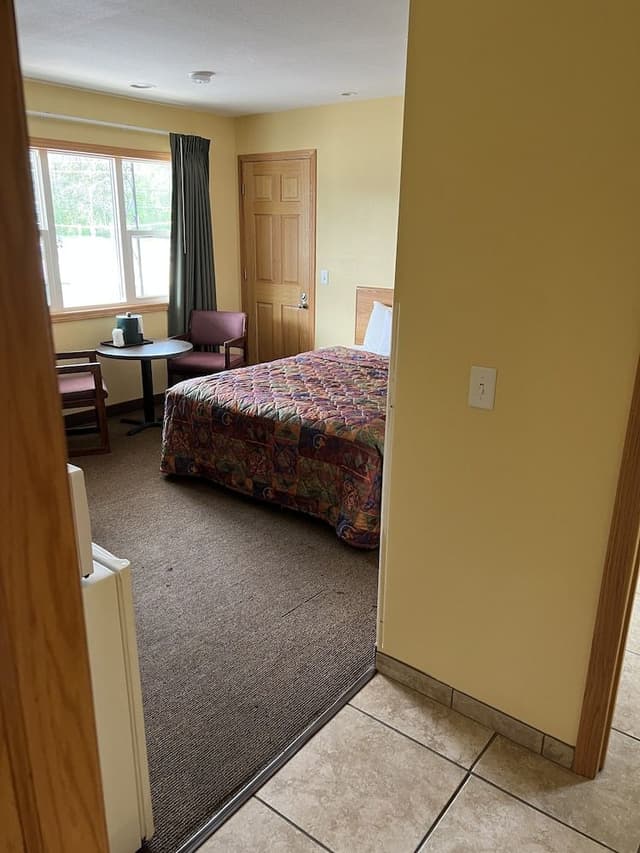 Standard Single Room, 1 Queen Bed