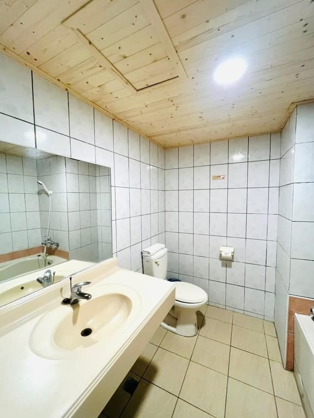 Yawan Quadruple Room.