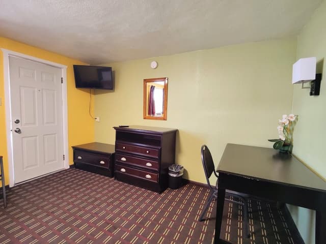 Standard Room, 1 Queen Bed
