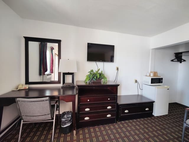 Standard Room, 1 Queen Bed