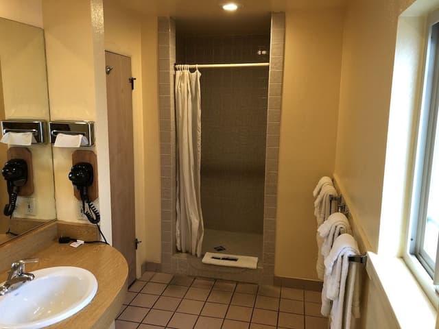 Standard Room, 1 Queen Bed