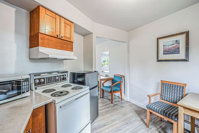 Standard Room, 2 Queen Beds, Kitchenette (Deluxe)