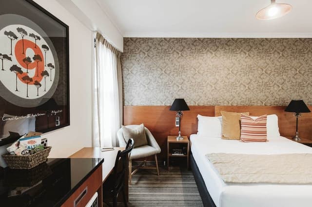 Studio, 1 King Bed, Ensuite (Super King Deluxe Room)