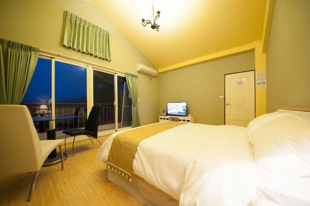 Comfort House, 4 Bedrooms, Balcony, Mountain View