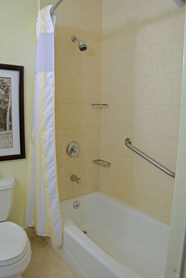 2 DOUBLE BEDS