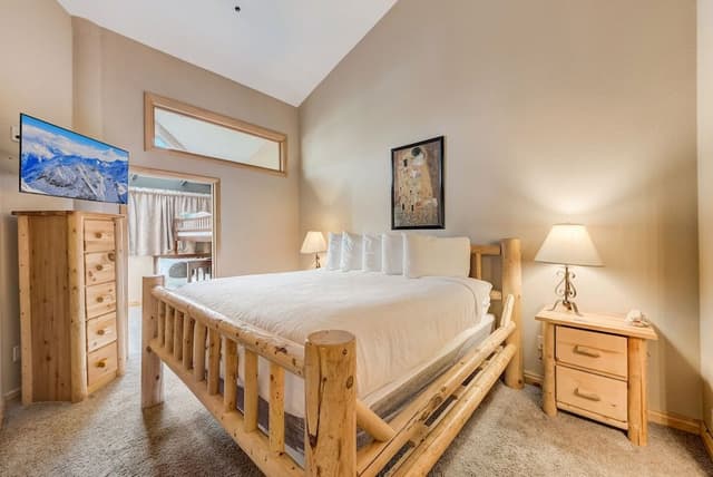 1-Bedroom Condominium - Queen