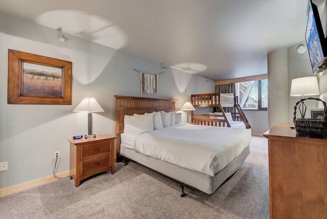 1-Bedroom Condominium - Queen
