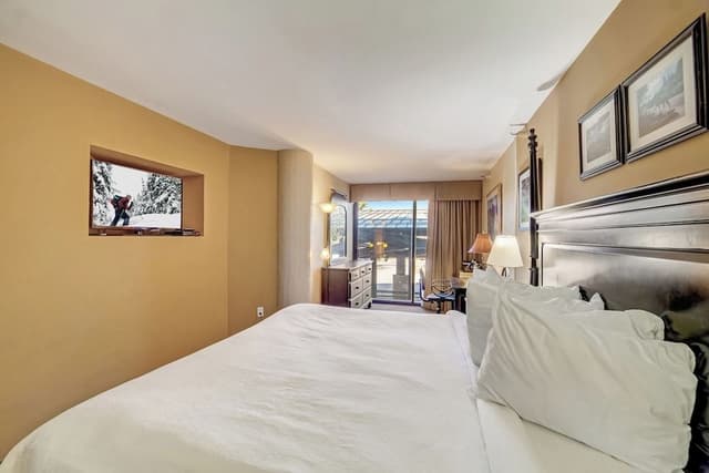 1-Bedroom Condominium - King