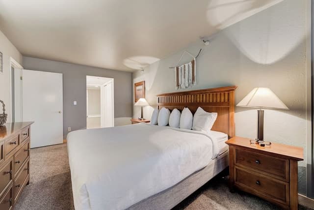 1-Bedroom Condominium - Queen