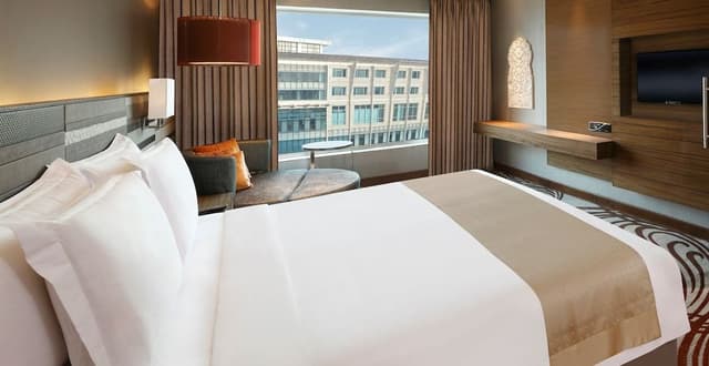 Standard Room, 1 King Bed, City View