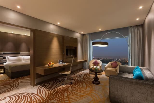 Suite, 1 King Bed, Smoking