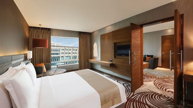 Suite, 1 King Bed, Smoking