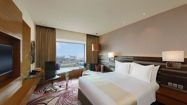 Standard Room, 1 King Bed, City View