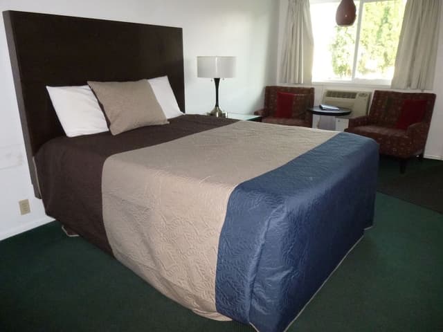 Standard Room, 1 Queen Bed