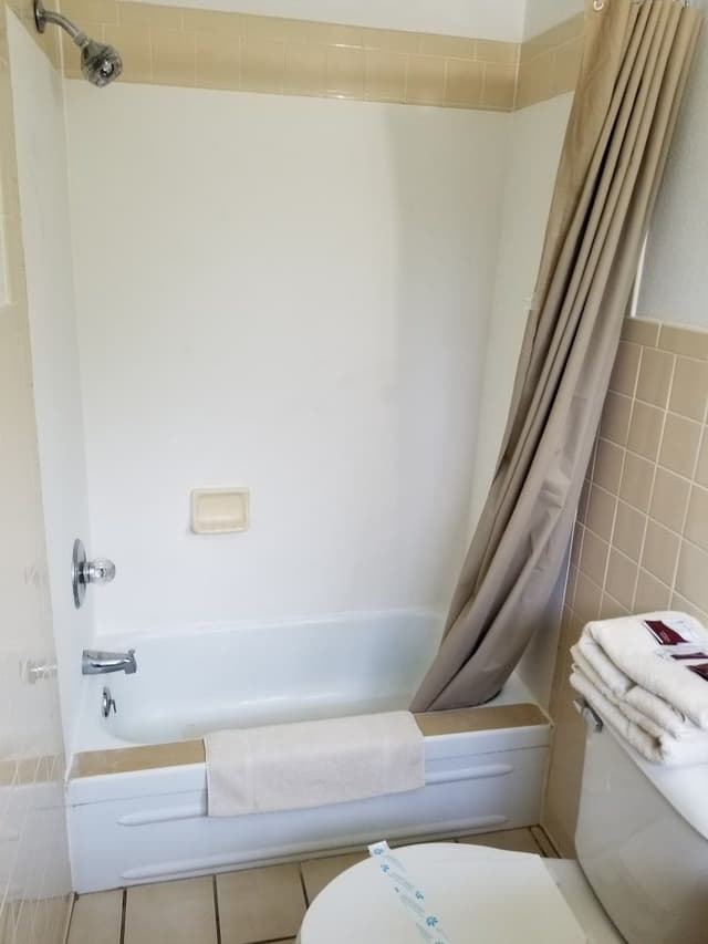 Standard Room, 1 Queen Bed