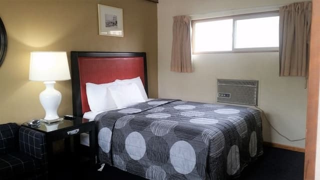 Standard Room, 1 Queen Bed