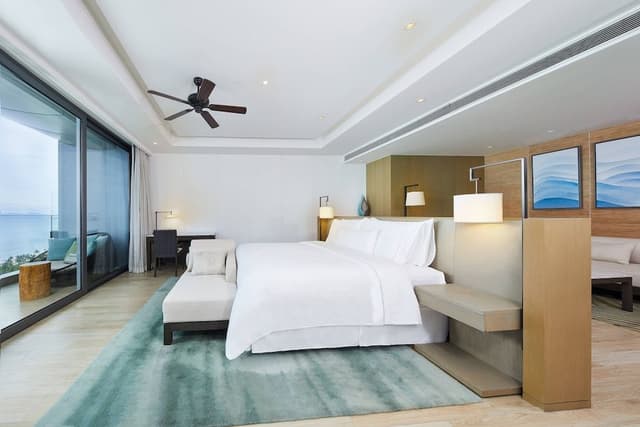 Studio Suite, 1 King Bed, Balcony, Ocean View