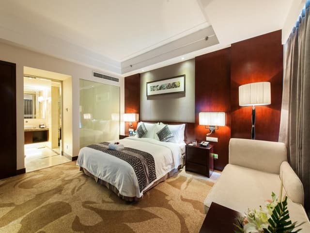 Deluxe King Bed