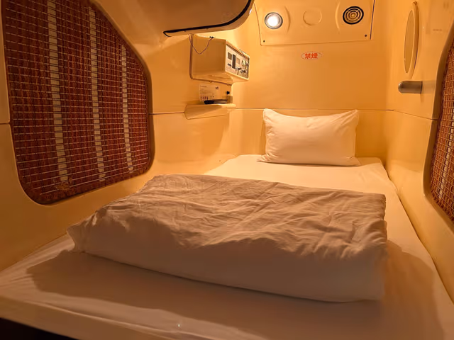Capsule - Top Bunk, Male Only