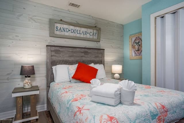 Condo (Minorga Sand Dollar on the Key)