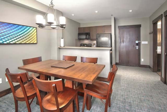 Mosaic One Bedroom with Den