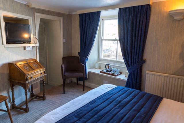 Snug Double Room Sea View, Single Use