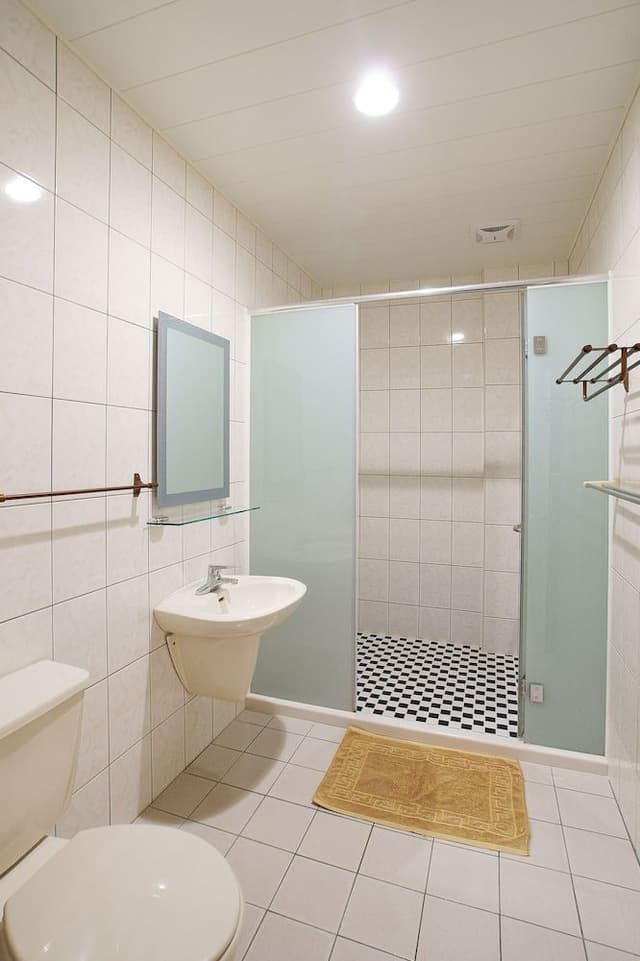 Family Suite (4-person -two rooms and one bathroom)