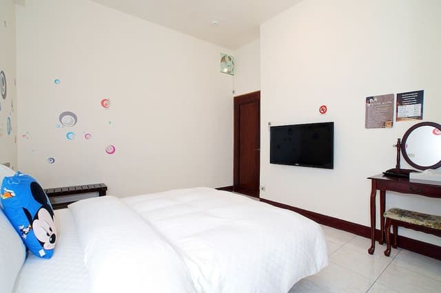Family Suite (4-person -two rooms and one bathroom)