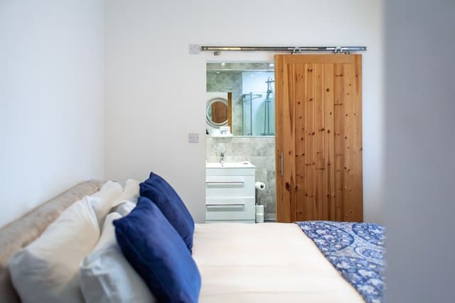 Superior Suite, Ensuite, Courtyard View