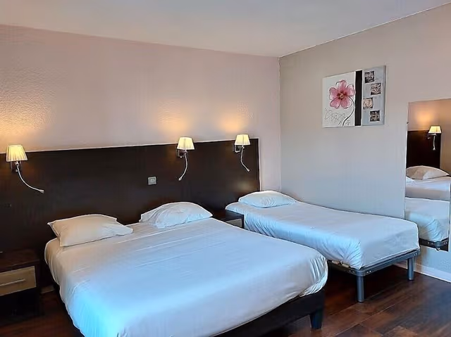 Standard Triple Room, Ensuite, River View (CHAMBRE TRIPLE)