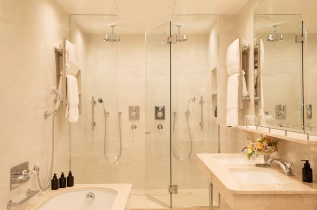 Victoria and Albert Suite