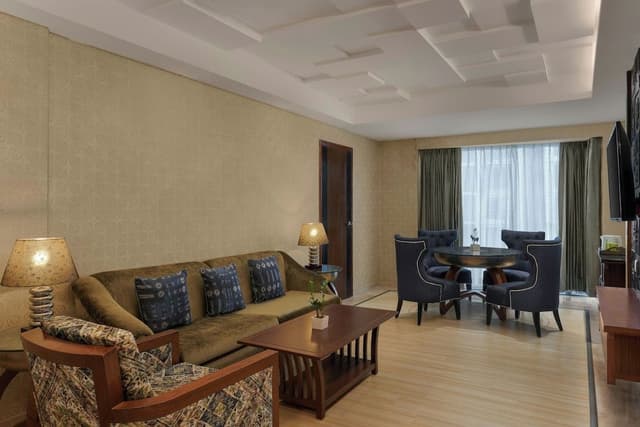 Classic Suite, 1 King Bed, City View