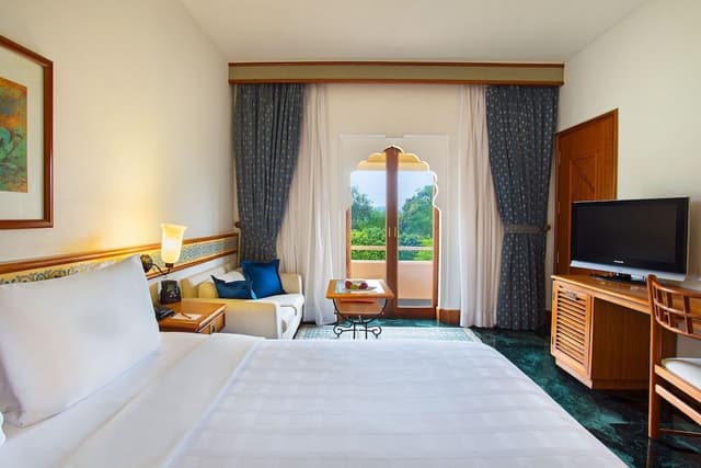 Deluxe Room, 1 King Bed, Garden View