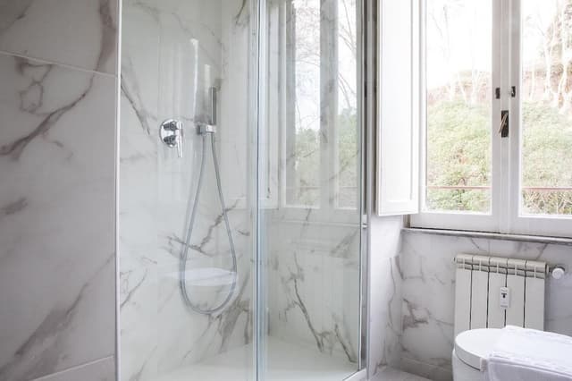 Luxury Suite, Jetted Tub