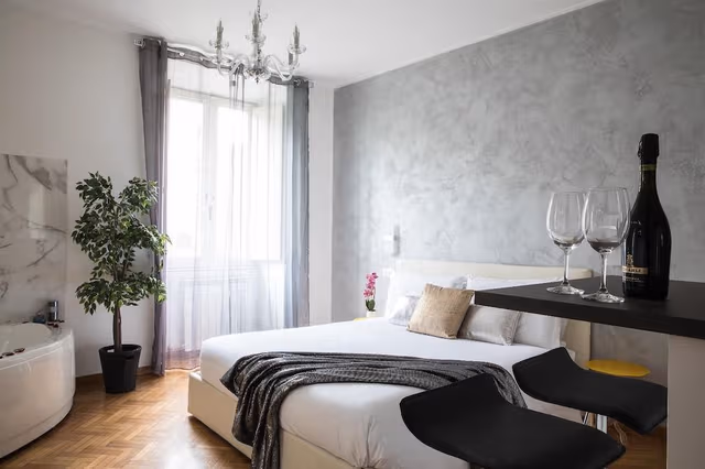 Luxury Suite, Jetted Tub