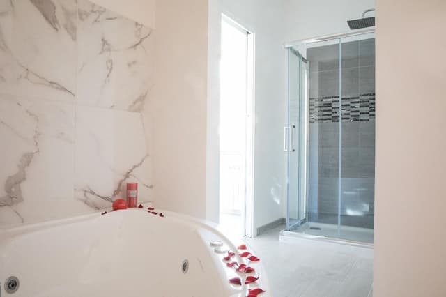 Studio Suite, Jetted Tub (Intimate)