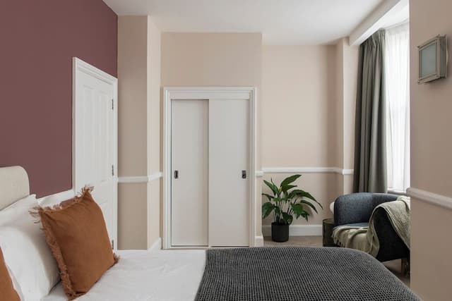 One Bedroom Apartment Plus