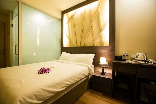Basic Double Room, 1 Queen Bed
