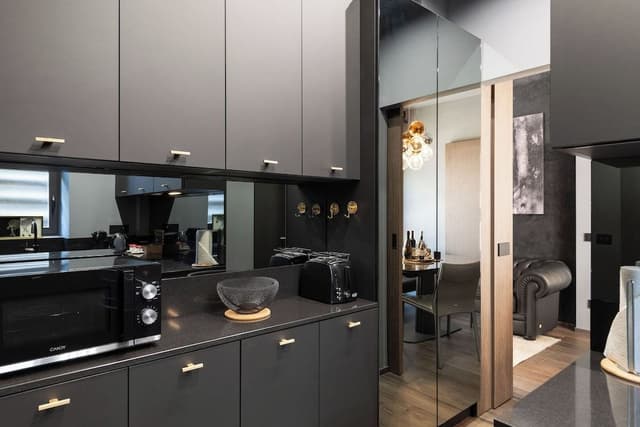 Luxury Apartment, 1 Queen Bed, Private Bathroom (Galleria del Corso 4)