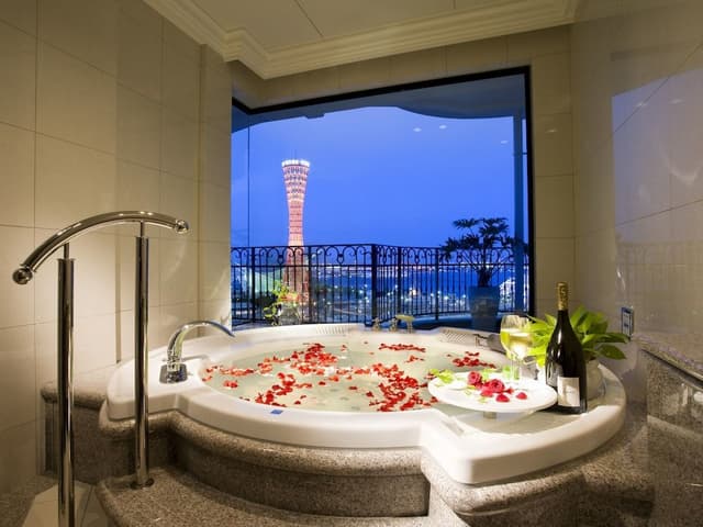 Deluxe Corner Double Room, Non Smoking (Luxury Floor)