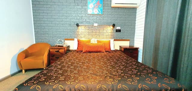 Deluxe Double Room (Queen Bedroom)