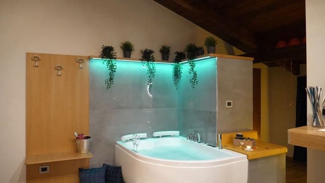 Junior Suite, Jetted Tub